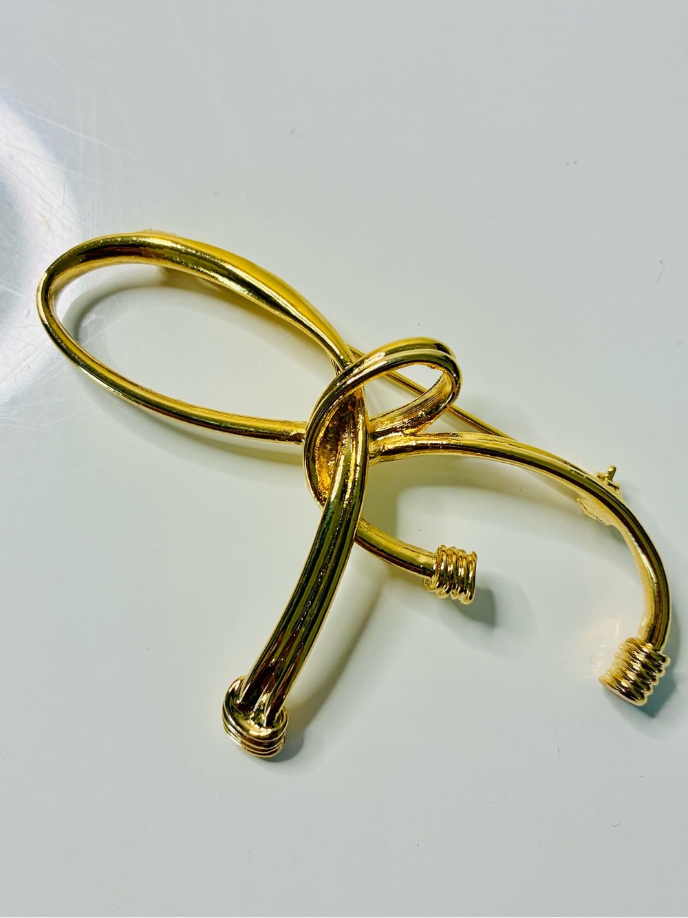 VTG 90s Classic Gold Tone Bow Knot Brooch Oversized Classic and Timeless EUC